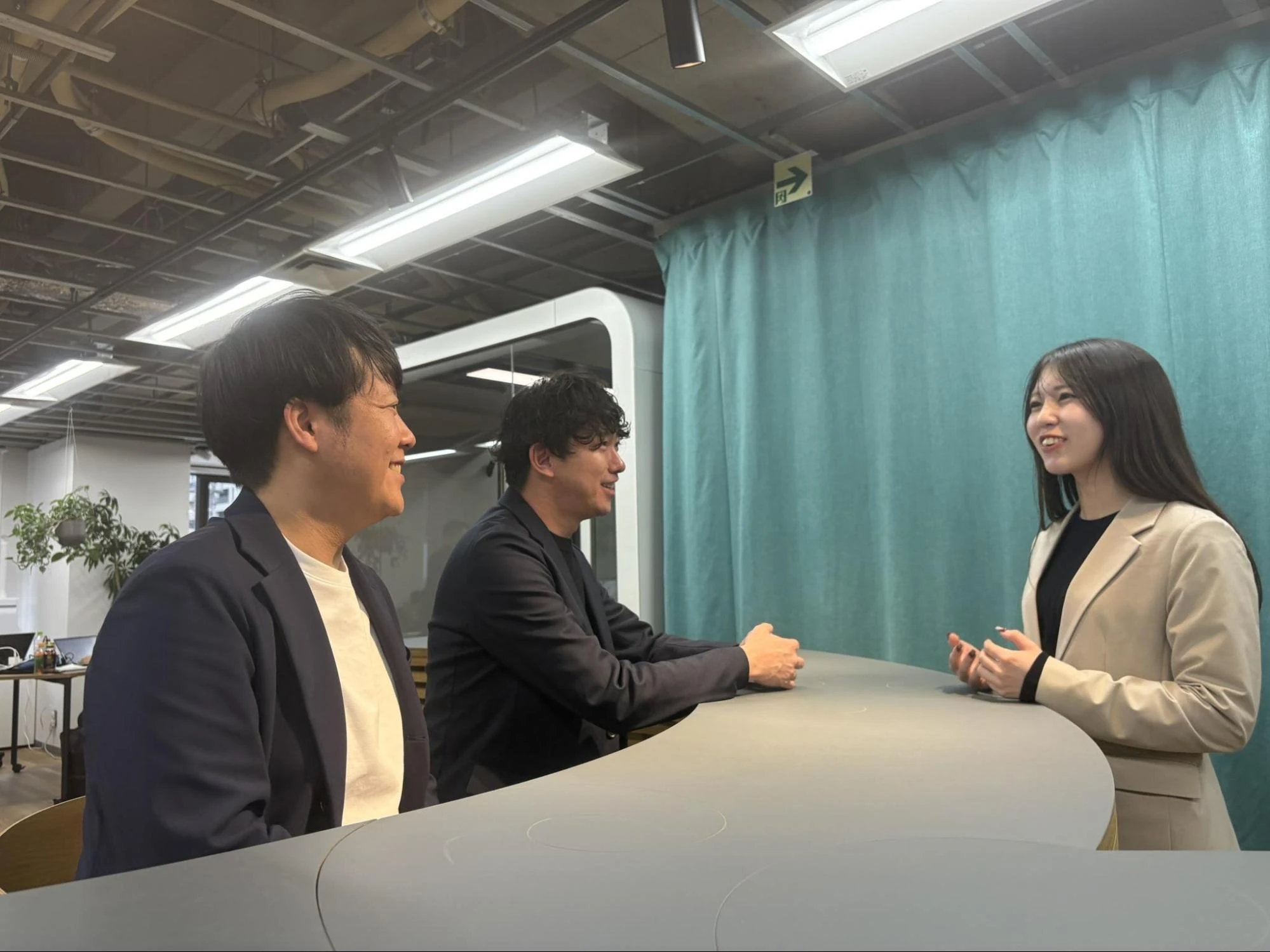 interviewImg